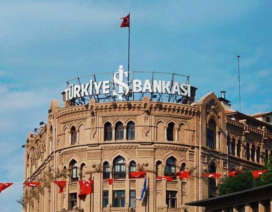 Silence is golden: How public criticism of central banks can backfire for leaders